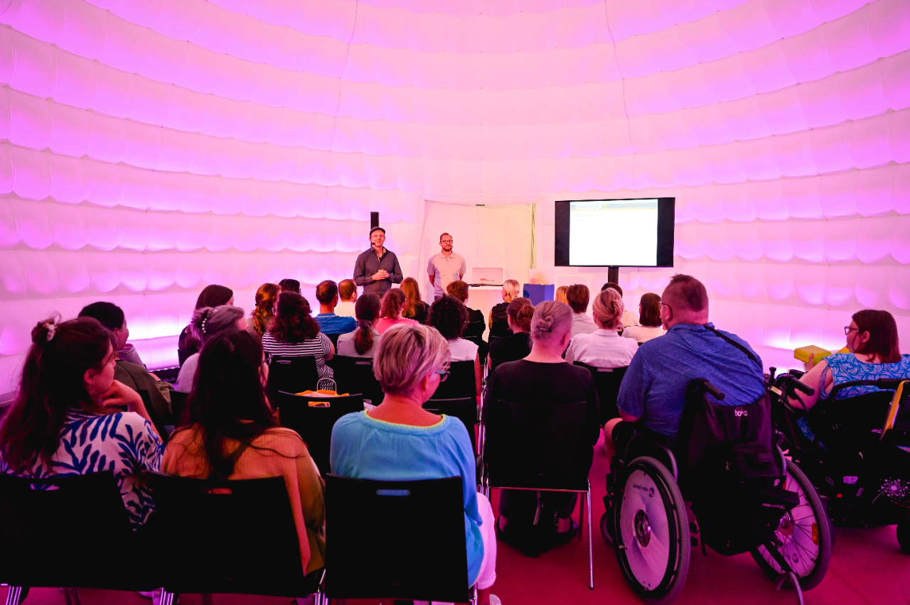 integra26_Pflege-Dome_Quelle Messe Wels_small.jpg