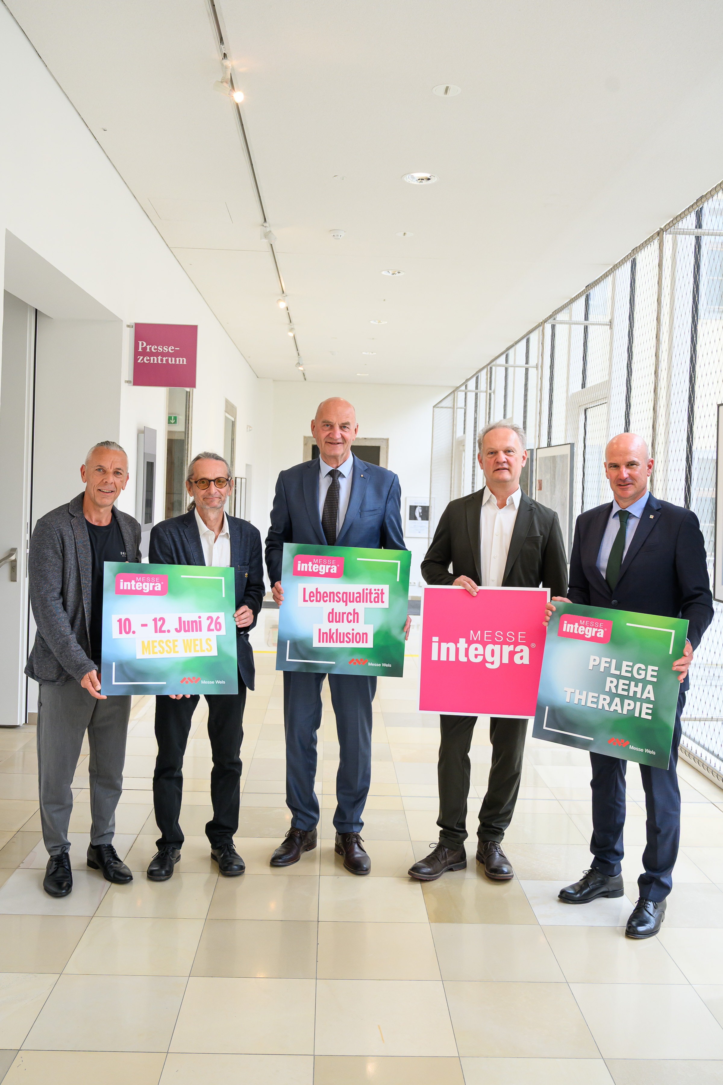 integra26_PK_Podium-hoch_Que Messe Wels.jpg